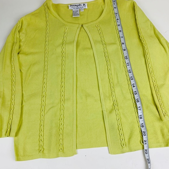 Joseph A Green Sweater. Cardigan. Medium - Picture 2 of 5